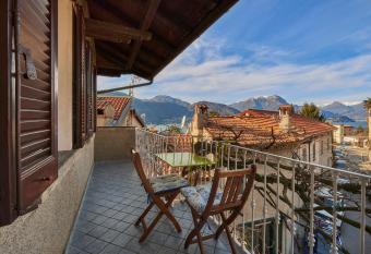 La Chicca del Lago di Como-a due passi da Varenna has Balcony rooms