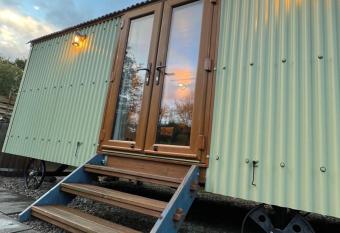 Daffodil Breaks Shepherd s Hut, Bluebell allows 18 year olds to book a room