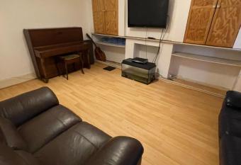 Elmdene Road - Large Room allows 18 year olds to book a room