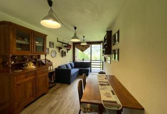 Happy Mountains has Balcony rooms