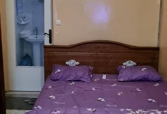 Villa Lumi  re allows 18 year olds to book a room