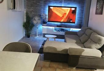 maison    Malendure allows 18 year olds to book a room