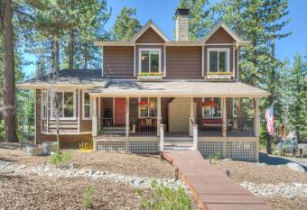 Heavenly Hideaway has Balcony rooms