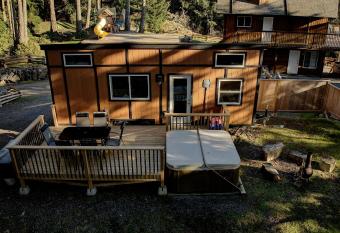 The Tiny Cabin: A Sooke Forest Retreat has Balcony rooms