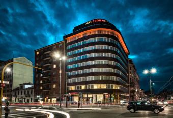 Crowne Plaza Milan City, an IHG Hotel allows 18 year olds to book a room