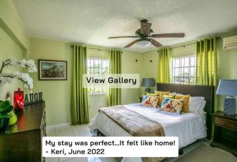 Book a Cozy Getaway: Near Bob Marley Museum has Balcony rooms