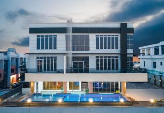 Aveon Hotel has Balcony rooms