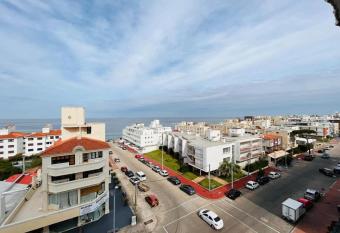 Michelangelo 505 allows 18 year olds to book a room