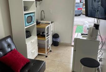 Beautiful mobile home in Hallandale beach allows 18 year olds to book a room