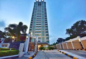 ComfySuites at Padget Place near Ayala Mall has Balcony rooms