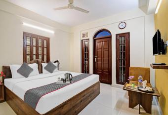 Super OYO Townhouse 1109 Jheel Mahal allows 18 year olds to book a room