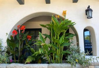 Tide Pool Villas has Balcony rooms