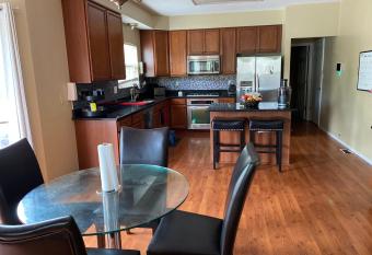 Beautiful Single Family Home, With Hot Tub And Wi-Fi has Balcony rooms