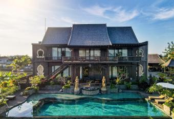 Royal Roco Villa has Balcony rooms