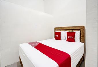 Grand Hagawa Syariah near Alun Alun Lamongan RedPartner allows 18 year olds to book a room