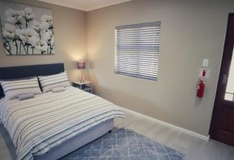 Guest Suite, Lorraine Port Elizabeth allows 18 year olds to book a room