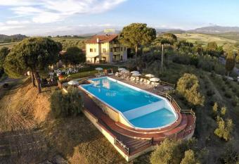 Tenuta La Lupa has Balcony rooms