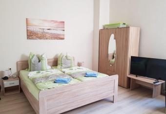 Villa Brockenst  rmer allows 18 year olds to book a room