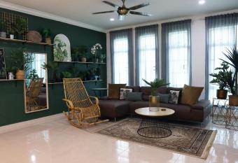 September Home has Balcony rooms