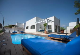 Holiday Home Cala Llombards piscina, wifi, seguridad y relax has Balcony rooms