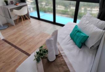Skypark Residence Cyberjaya I Pool View with Balcony allows 18 year olds to book a room
