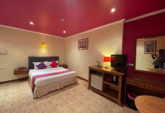 KEYS HOTEL PATTAYA allows 18 year olds to book a room