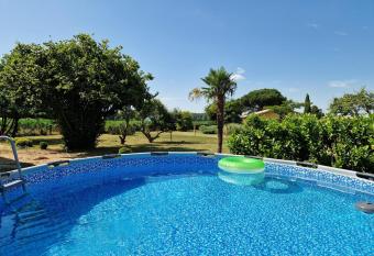 Au bon temps has Balcony rooms