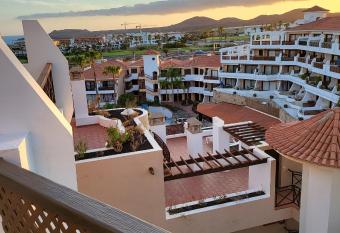  tico Albatros Park Piscina Climatizada Tenerife has Balcony rooms