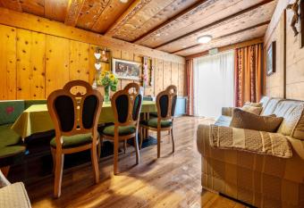 Zimmerhofer C Dolomiti has Balcony rooms