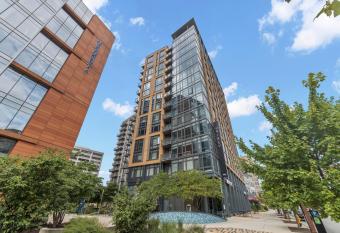 Placemakr Marymount Ballston has Balcony rooms