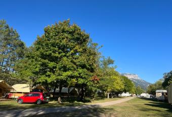 CAMPING ONLYCAMP CHAMARGES allows 18 year olds to book a room