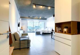 Departamento Premium en Pilar 219 allows 18 year olds to book a room