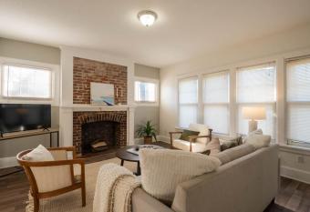 Comfortable Stylish Home Minutes from Downtown allows 18 year olds to book a room