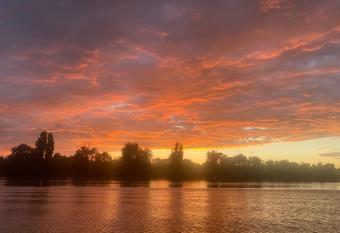 Icuka vend  gh  za allows 18 year olds to book a room