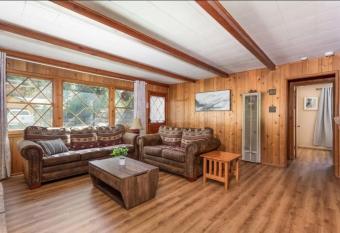 Rustic Getaway in Big Bear City - Close to Hiking has Balcony rooms