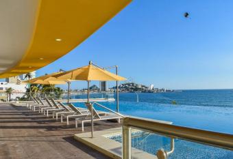 Vista 180 Grados Frente al Mar! has Balcony rooms