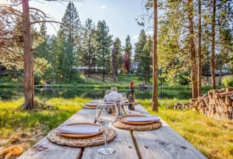 The Settle Inn Riverfront Retreat has Balcony rooms