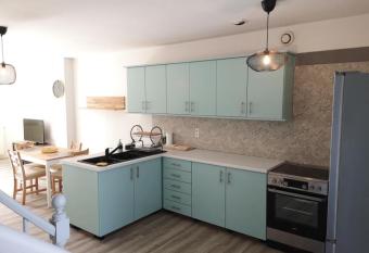 Grand T3 confortable    300 m de la gare allows 18 year olds to book a room