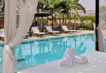 ALTA GALILEA BOUTIQUE - LUXURY SUITES allows 18 year olds to book a room