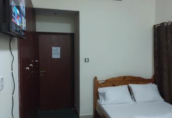 GRACE BEDSPACE, HOSTEL AND ACCOMODATIONS has rooms with a private hot tub