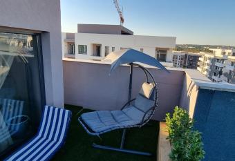 Jacuzzi Home has rooms with a private hot tub