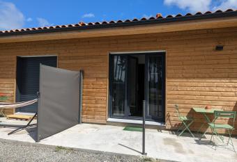 Entre ciel et oc  an has rooms with a private hot tub