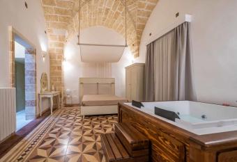 Corte Janca has rooms with a private hot tub