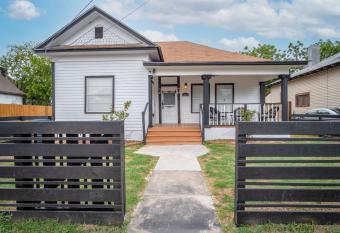 Spacious 4 BR Home Near River Walk 6 mins drive allows 18 year olds to book a room