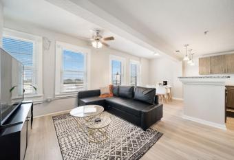 Trendy Downtown Waco Apartment With Great View allows 18 year olds to book a room