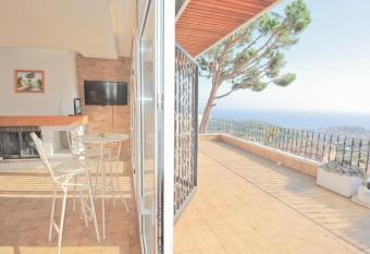 Large house with panoramic sea view has Balcony rooms
