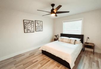 Charming 2 BD Home 6 Miles From Beach allows 18 year olds to book a room