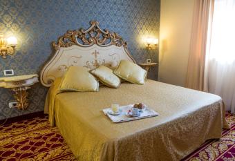 Villa Tuscolana has Balcony rooms