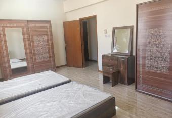 Mutrah Lux Apartment has rooms with a private hot tub