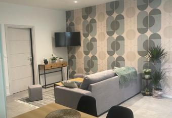 Appartement COSY et MODERNE confort et spacieux Netflix et Wifi gratuit has Balcony rooms